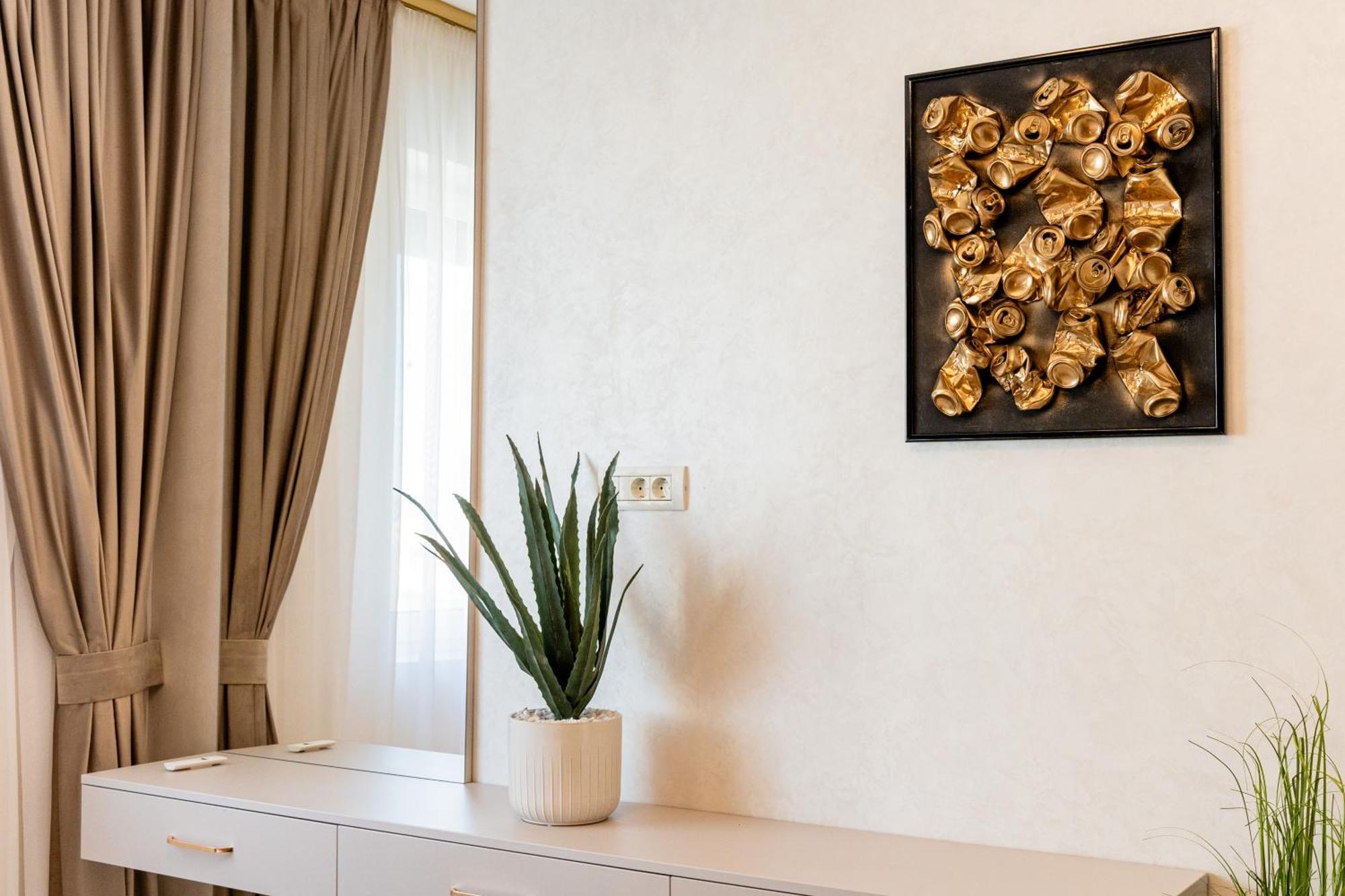 Fashion Stay-Valentino Apartment - By Openhouse Giroc Eksteriør bilde